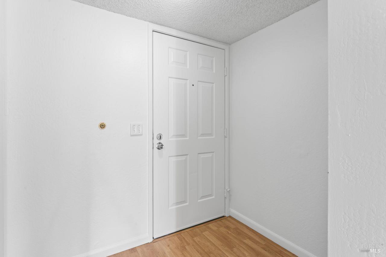 Detail Gallery Image 4 of 37 For 11 Creekwood Cir, Rohnert Park,  CA 94928 - 3 Beds | 2 Baths