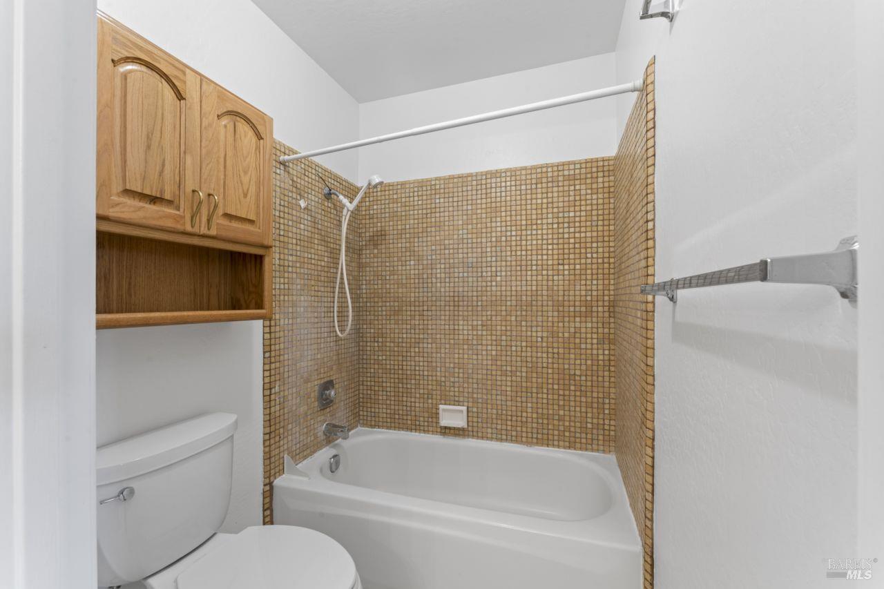 Detail Gallery Image 24 of 37 For 11 Creekwood Cir, Rohnert Park,  CA 94928 - 3 Beds | 2 Baths