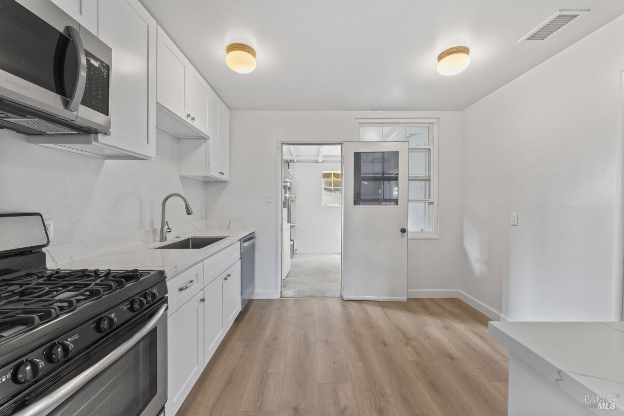 Detail Gallery Image 9 of 24 For 1295 Hemlock St, Napa,  CA 94559 - 3 Beds | 1 Baths