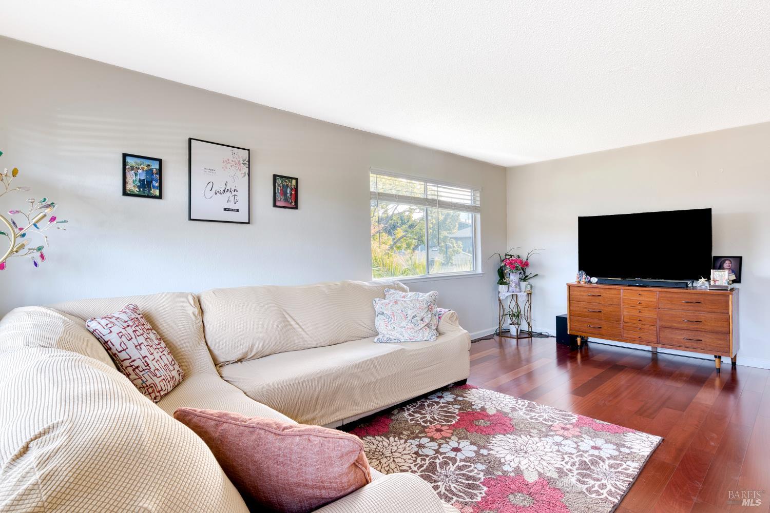 Detail Gallery Image 5 of 21 For 207 Bahia Pl, San Rafael,  CA 94901 - 2 Beds | 1 Baths