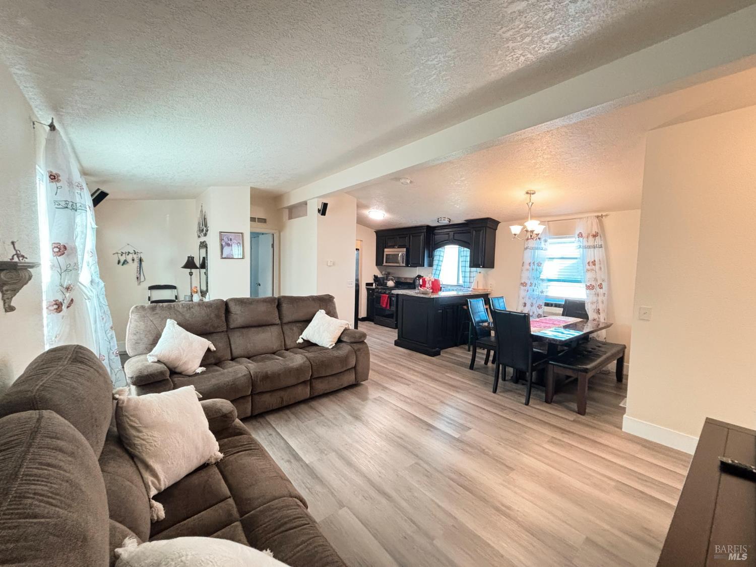 Detail Gallery Image 4 of 18 For 3309 S Santa Rosa Ave 16, Santa Rosa,  CA 95407 - 3 Beds | 2 Baths