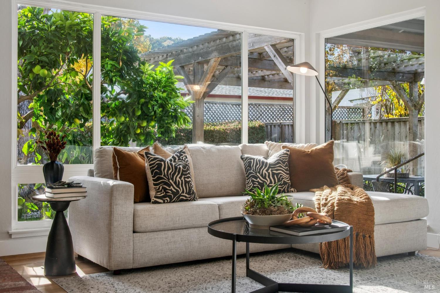 Detail Gallery Image 4 of 23 For 479 Calle De La Mesa Unkn, Novato,  CA 94949 - 4 Beds | 2 Baths