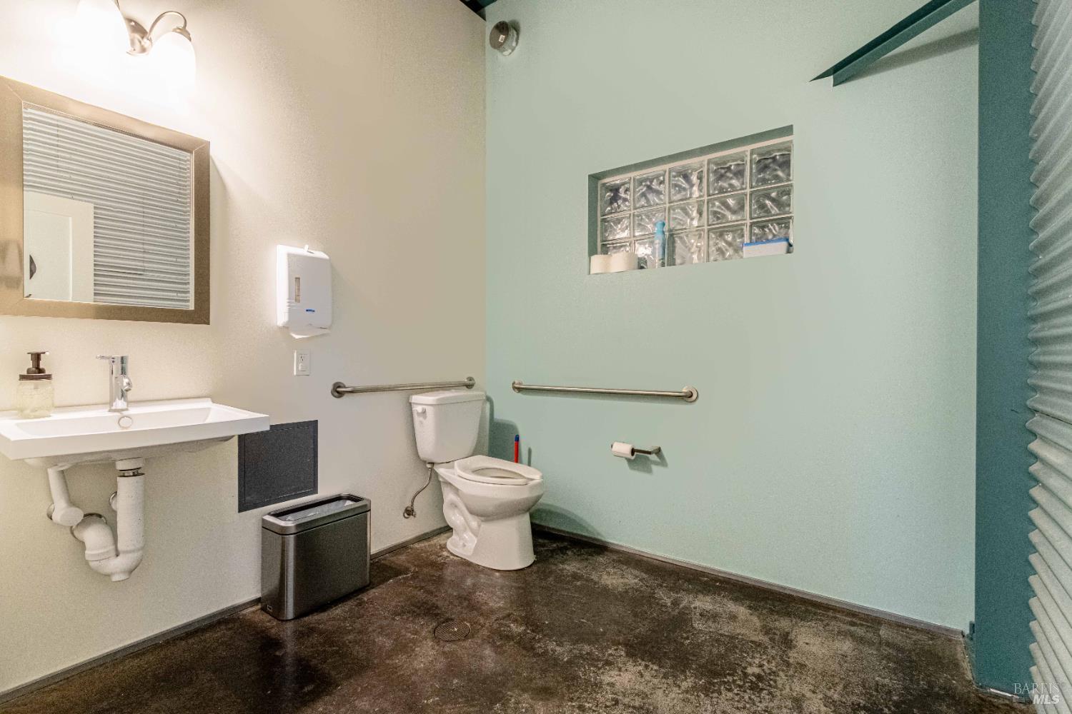 Detail Gallery Image 6 of 31 For 6940 Burnett St, Sebastopol,  CA 95472 - – Beds | – Baths