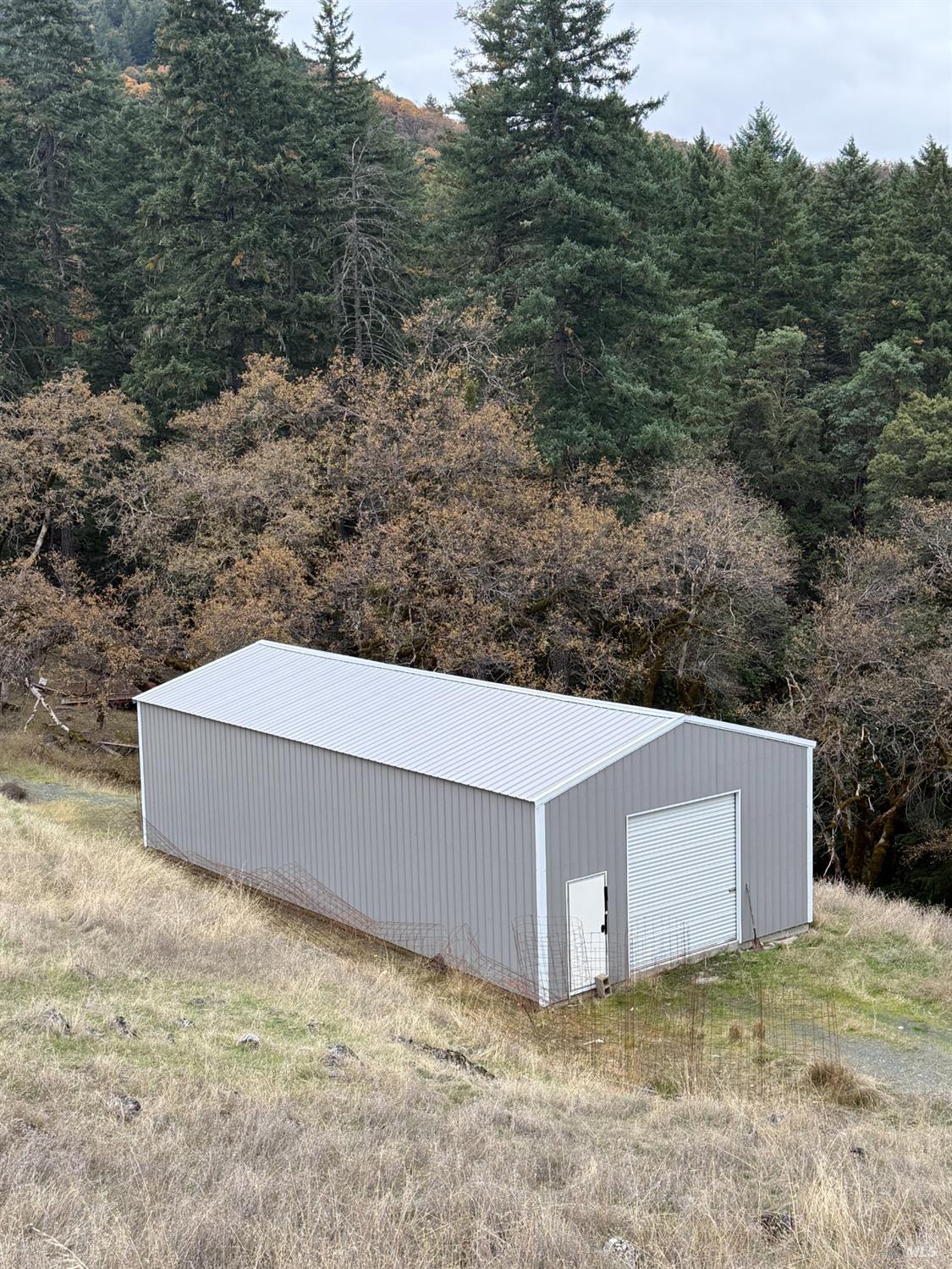 Detail Gallery Image 5 of 42 For 6565 Spyrock Rd, Laytonville,  CA 95454 - 2 Beds | 1 Baths