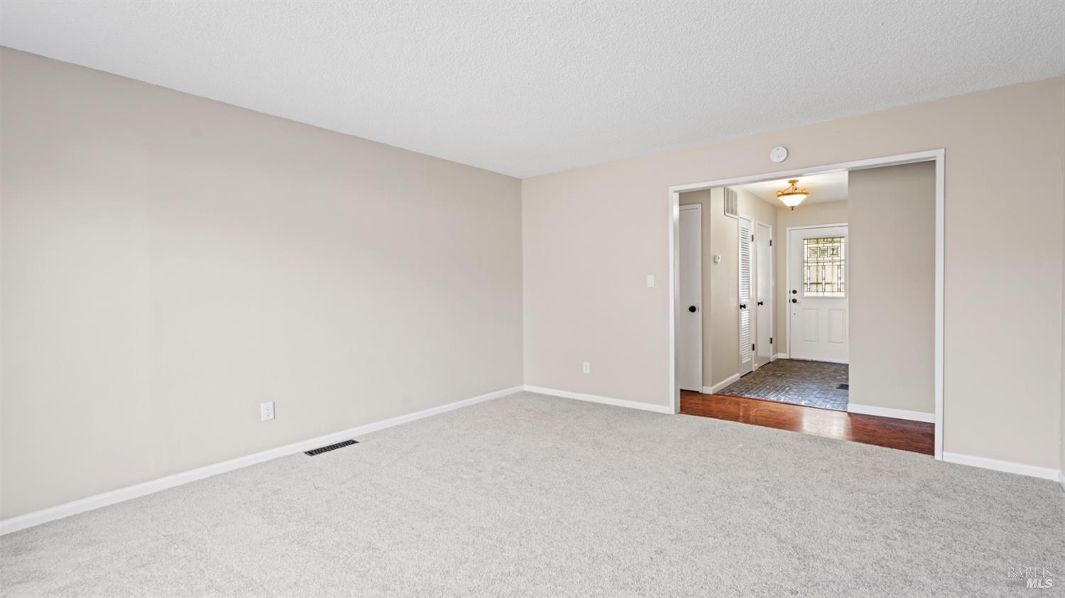 Detail Gallery Image 6 of 37 For 420 Mckenzie Dr, Dixon,  CA 95620 - 3 Beds | 2 Baths