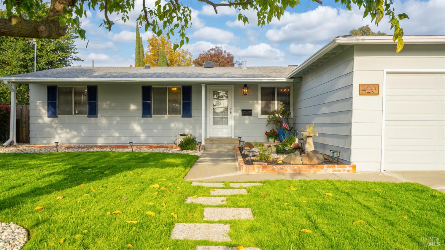 Detail Gallery Image 3 of 37 For 420 Mckenzie Dr, Dixon,  CA 95620 - 3 Beds | 2 Baths