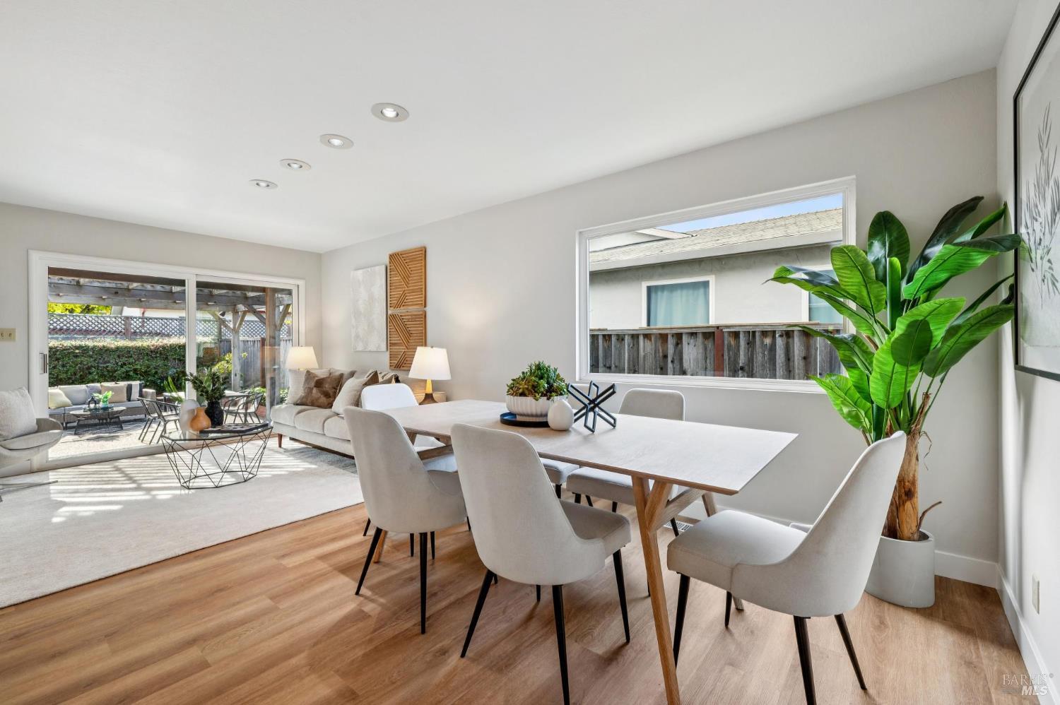 Detail Gallery Image 9 of 23 For 479 Calle De La Mesa Unkn, Novato,  CA 94949 - 4 Beds | 2 Baths