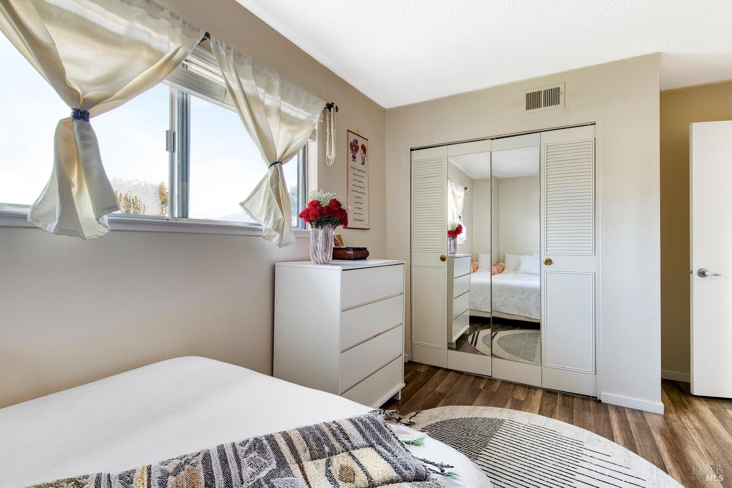 Detail Gallery Image 13 of 21 For 207 Bahia Pl, San Rafael,  CA 94901 - 2 Beds | 1 Baths