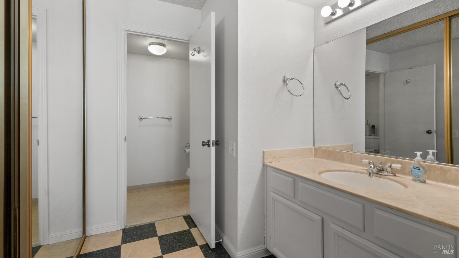 Detail Gallery Image 16 of 26 For 397 Kenbrook Cir, San Jose,  CA 95111 - 2 Beds | 2 Baths