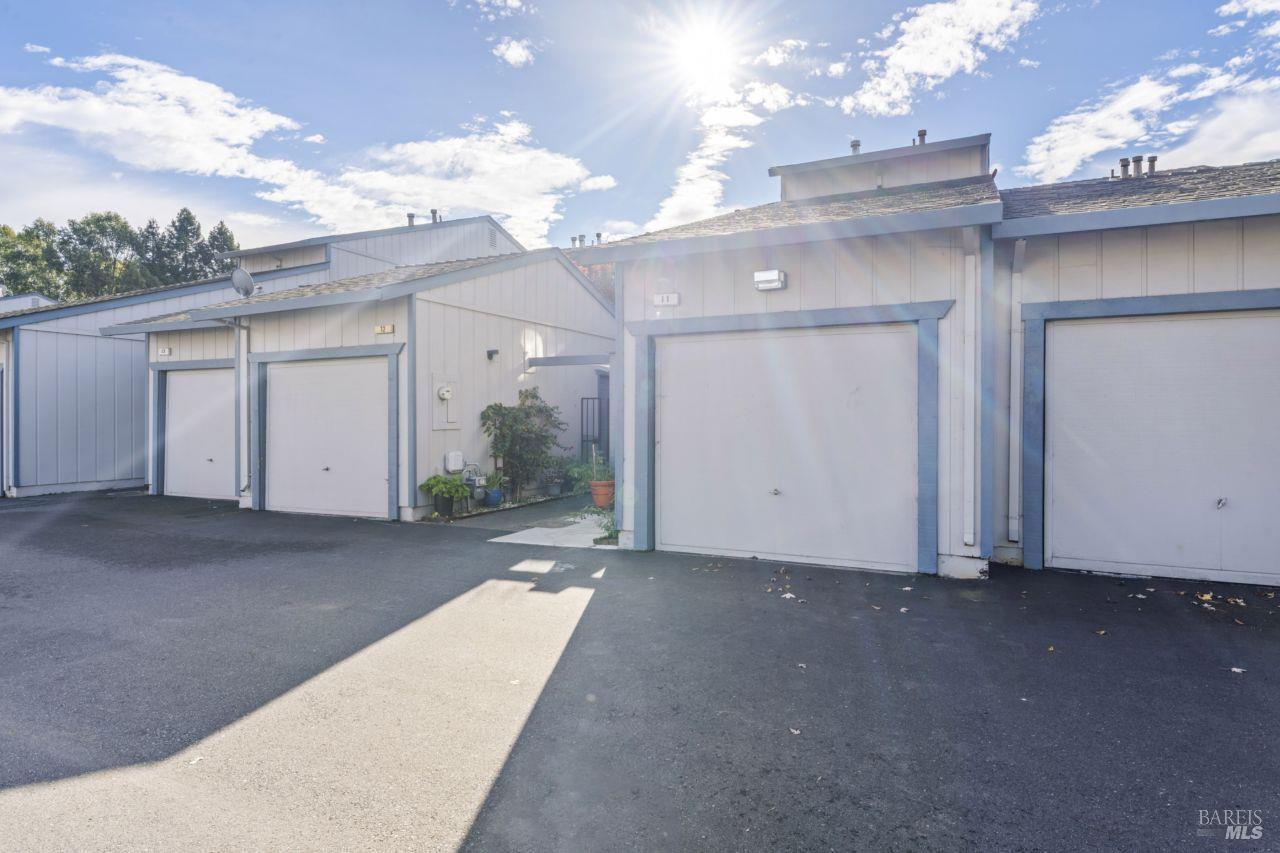 Detail Gallery Image 36 of 37 For 11 Creekwood Cir, Rohnert Park,  CA 94928 - 3 Beds | 2 Baths