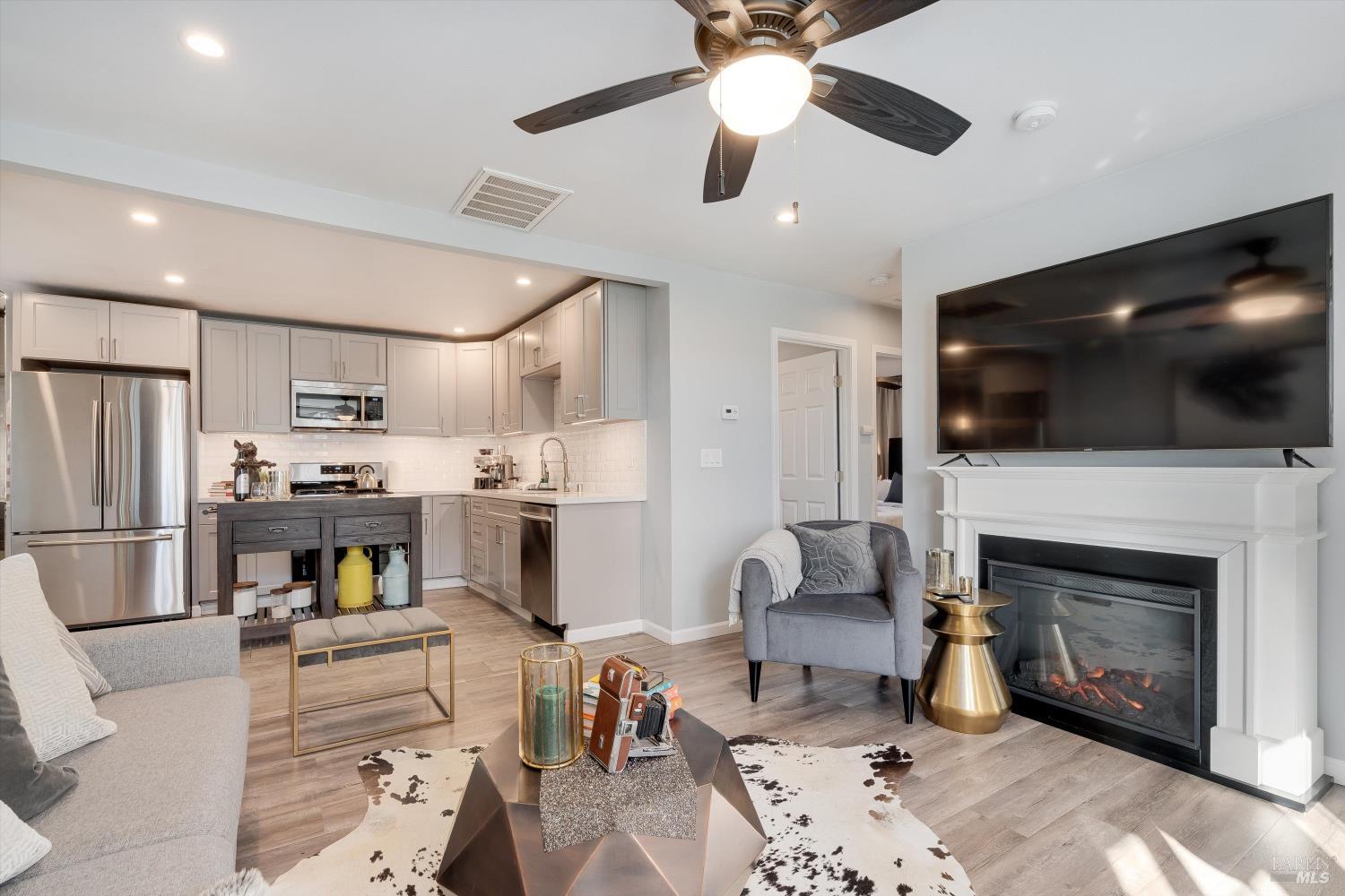 Detail Gallery Image 6 of 34 For 217 S Coombs St, Napa,  CA 94559 - 2 Beds | 1 Baths