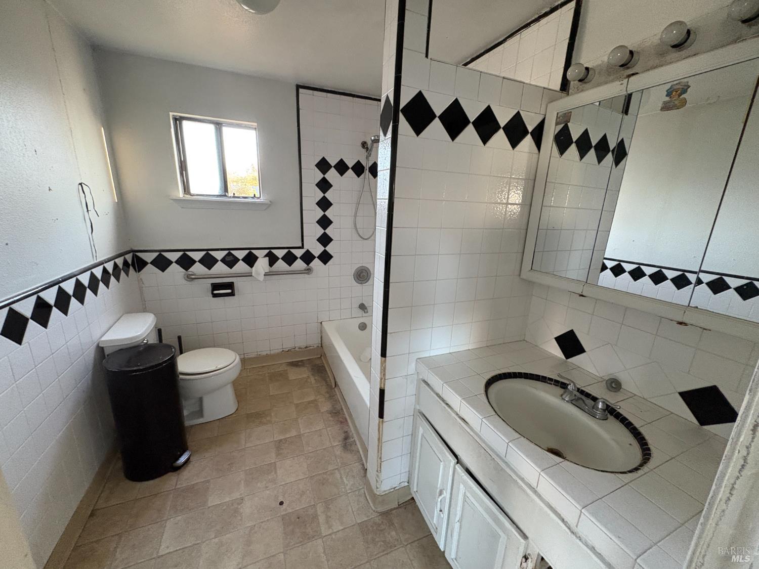 Detail Gallery Image 7 of 21 For 929 Hendley St, Santa Rosa,  CA 95404 - 3 Beds | 1 Baths