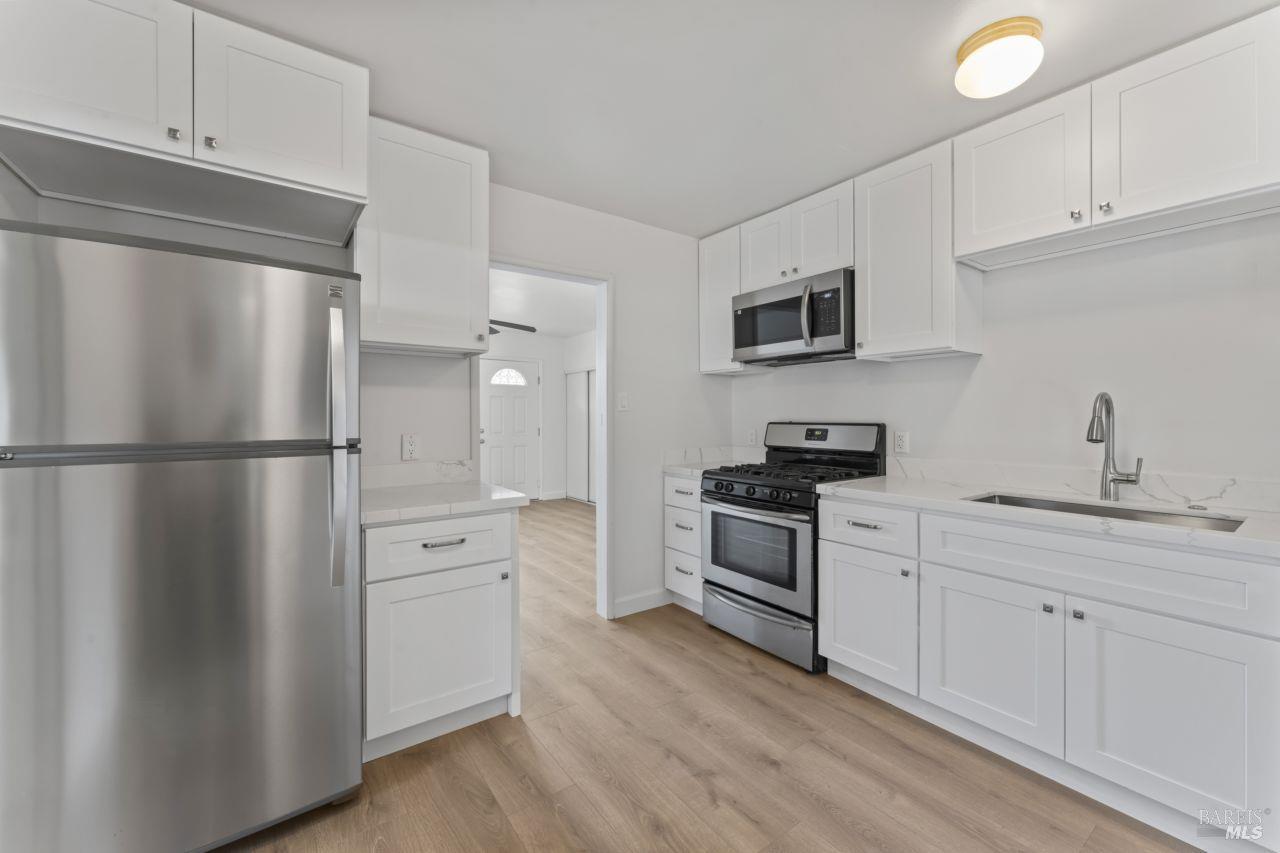 Detail Gallery Image 10 of 24 For 1295 Hemlock St, Napa,  CA 94559 - 3 Beds | 1 Baths