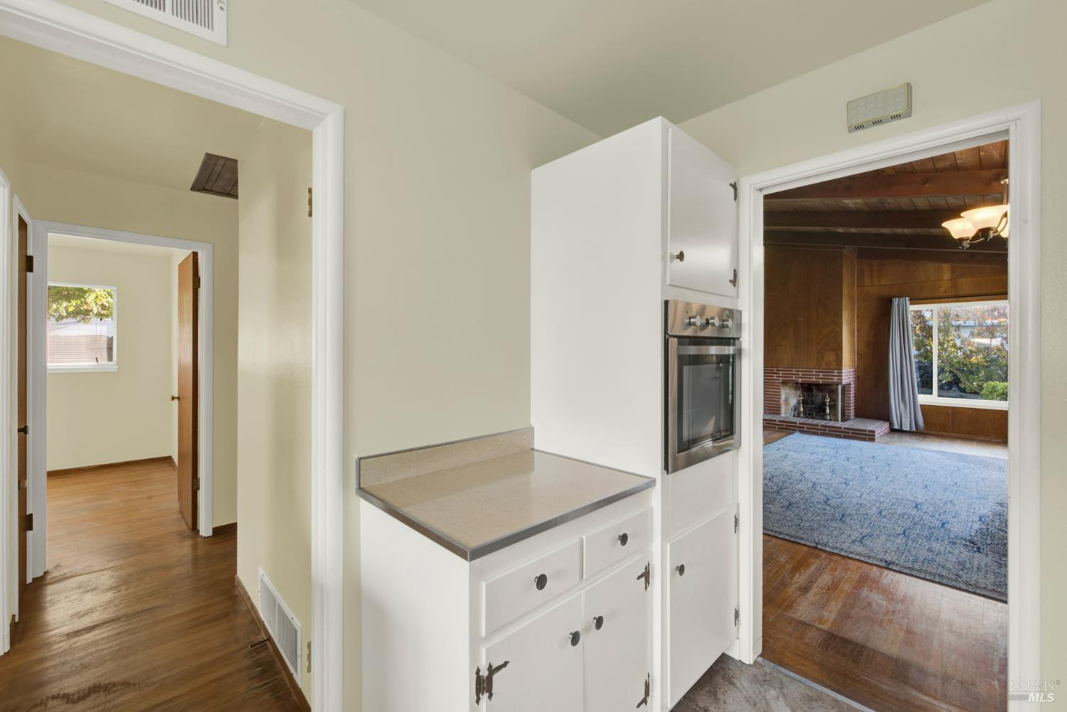 Detail Gallery Image 10 of 29 For 640 S Minahen St, Napa,  CA 94559 - 3 Beds | 2 Baths