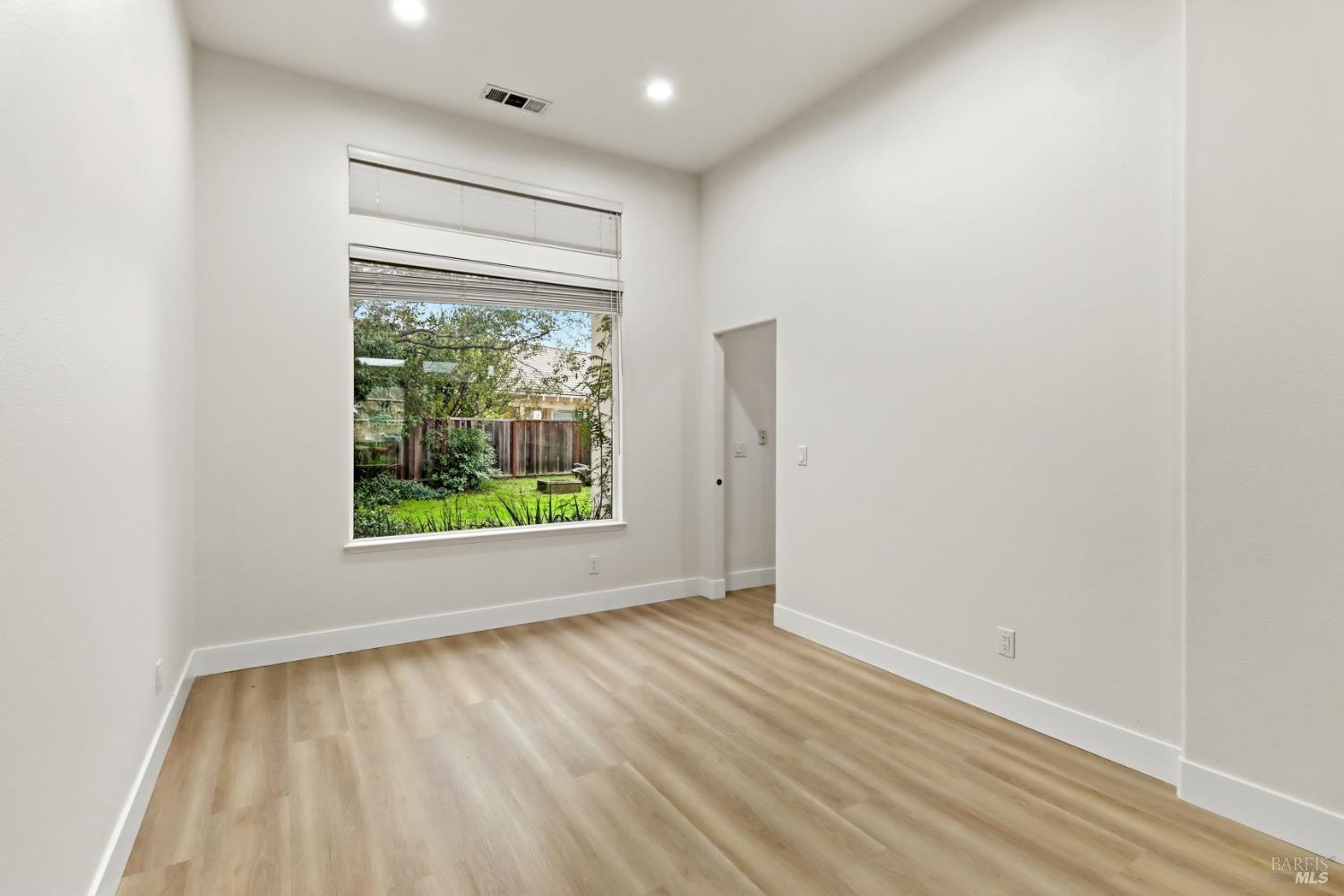 Detail Gallery Image 10 of 66 For 3650 Fullerton Ct, Fairfield,  CA 94533 - 4 Beds | 2/1 Baths