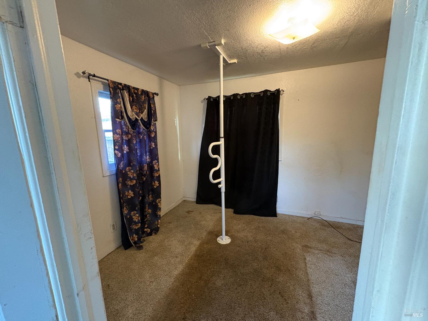 Detail Gallery Image 5 of 21 For 929 Hendley St, Santa Rosa,  CA 95404 - 3 Beds | 1 Baths