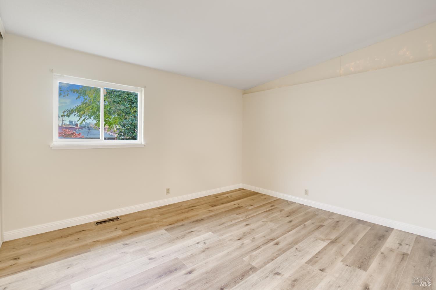 Detail Gallery Image 19 of 34 For 103 Sandalwood Ct, Vallejo,  CA 94591 - 3 Beds | 1 Baths