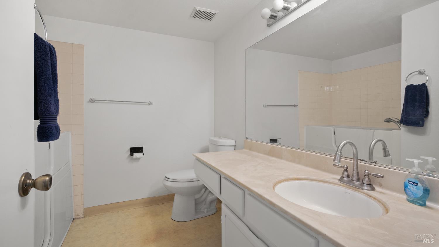 Detail Gallery Image 22 of 26 For 397 Kenbrook Cir, San Jose,  CA 95111 - 2 Beds | 2 Baths