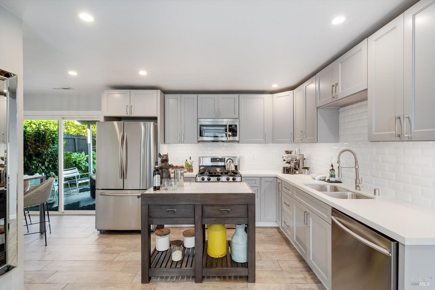 Detail Gallery Image 7 of 34 For 217 S Coombs St, Napa,  CA 94559 - 2 Beds | 1 Baths