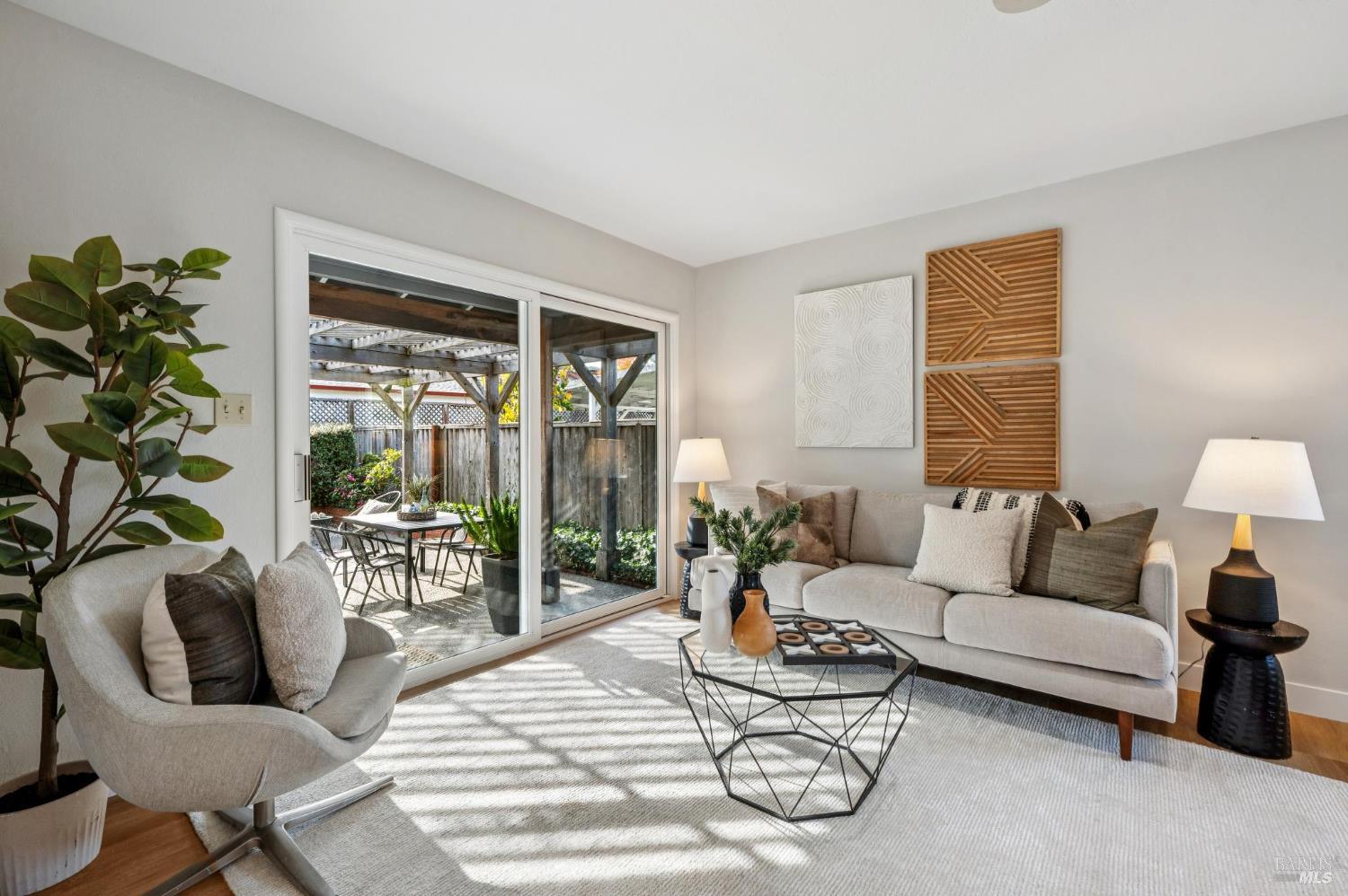 Detail Gallery Image 5 of 23 For 479 Calle De La Mesa Unkn, Novato,  CA 94949 - 4 Beds | 2 Baths