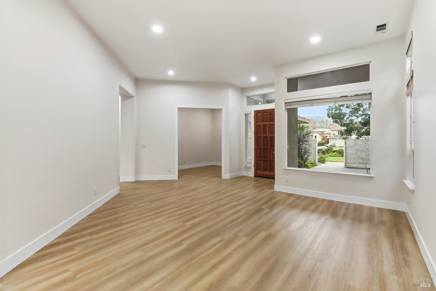 Detail Gallery Image 6 of 66 For 3650 Fullerton Ct, Fairfield,  CA 94533 - 4 Beds | 2/1 Baths