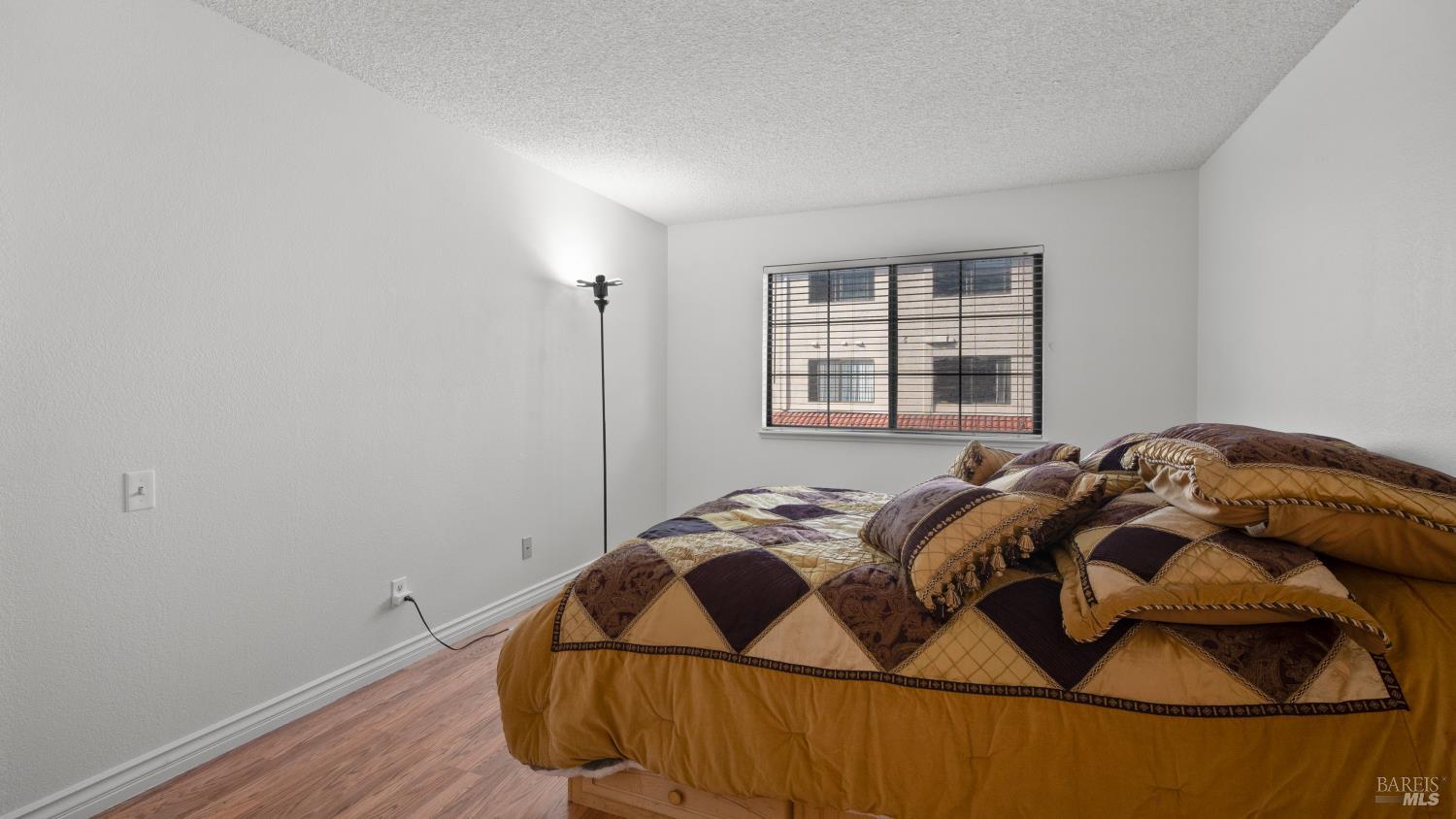 Detail Gallery Image 13 of 26 For 397 Kenbrook Cir, San Jose,  CA 95111 - 2 Beds | 2 Baths