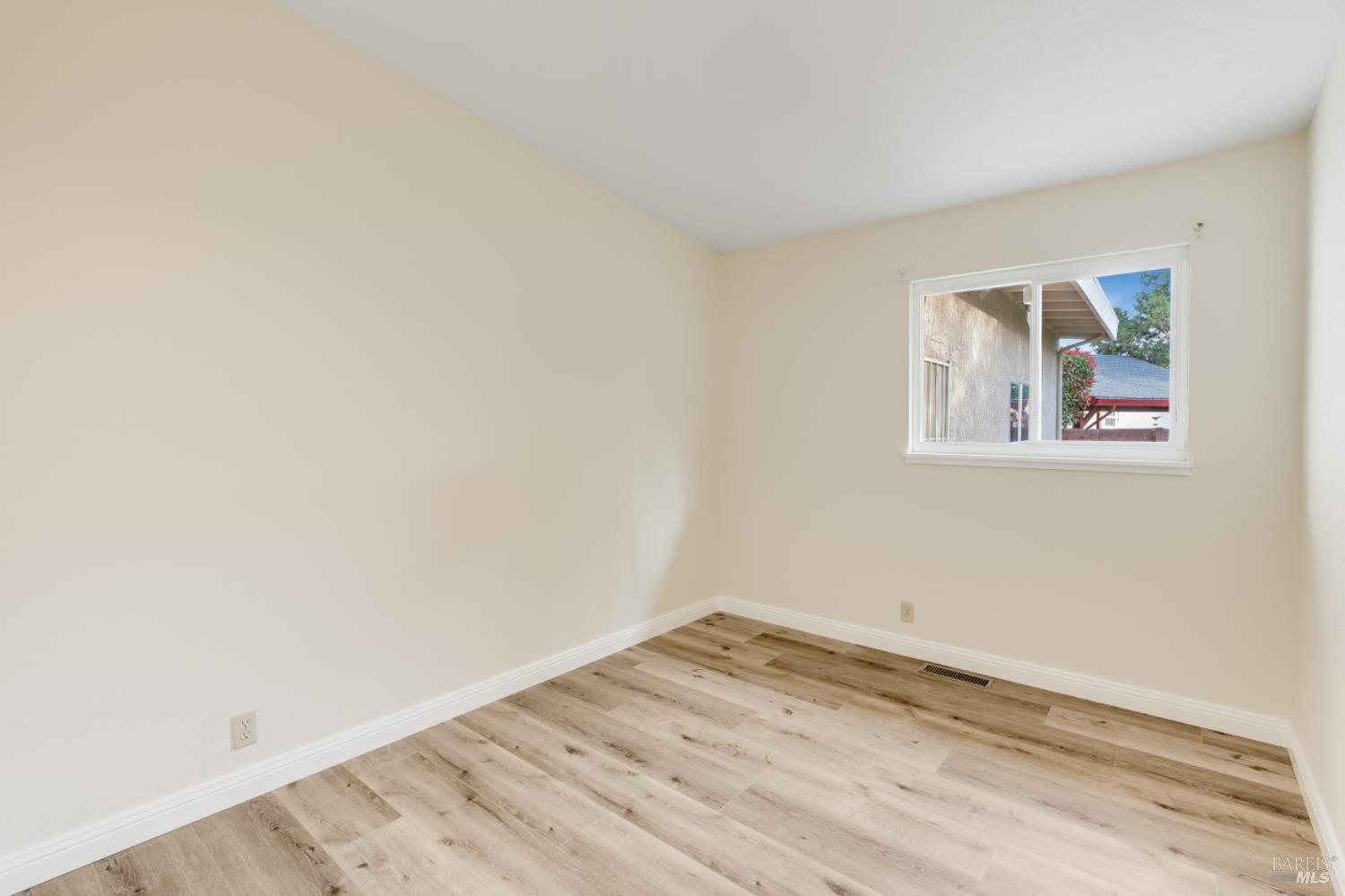 Detail Gallery Image 13 of 34 For 103 Sandalwood Ct, Vallejo,  CA 94591 - 3 Beds | 1 Baths