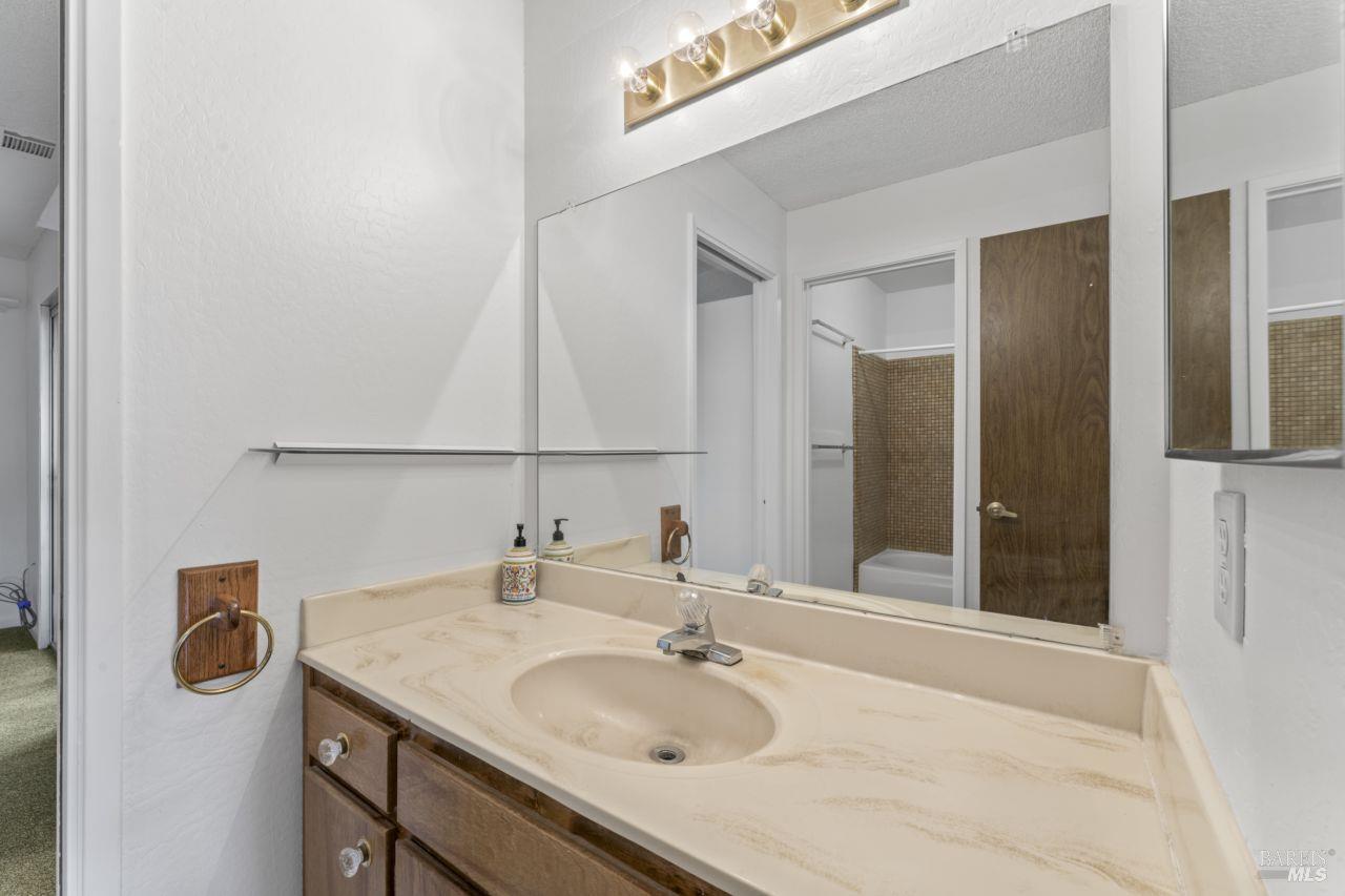 Detail Gallery Image 23 of 37 For 11 Creekwood Cir, Rohnert Park,  CA 94928 - 3 Beds | 2 Baths
