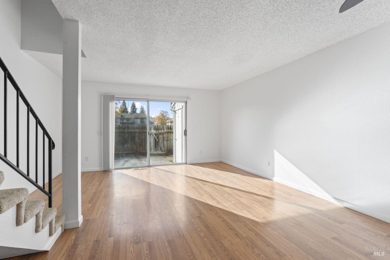 Detail Gallery Image 13 of 37 For 11 Creekwood Cir, Rohnert Park,  CA 94928 - 3 Beds | 2 Baths