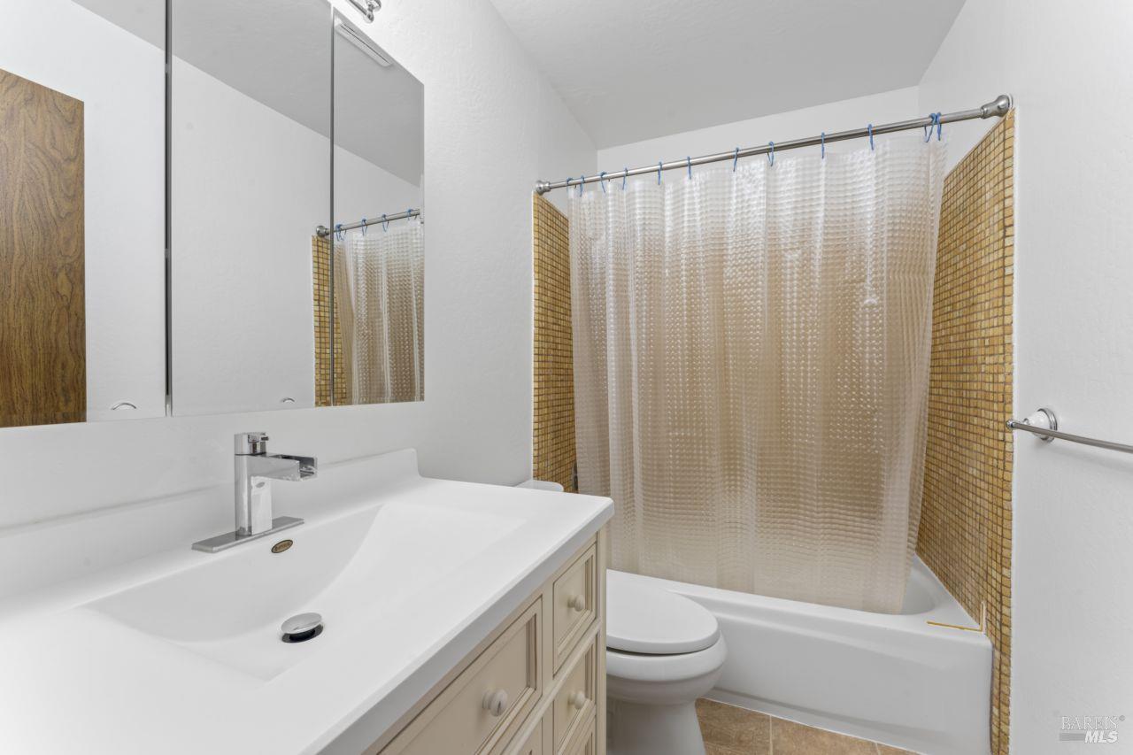 Detail Gallery Image 7 of 37 For 11 Creekwood Cir, Rohnert Park,  CA 94928 - 3 Beds | 2 Baths