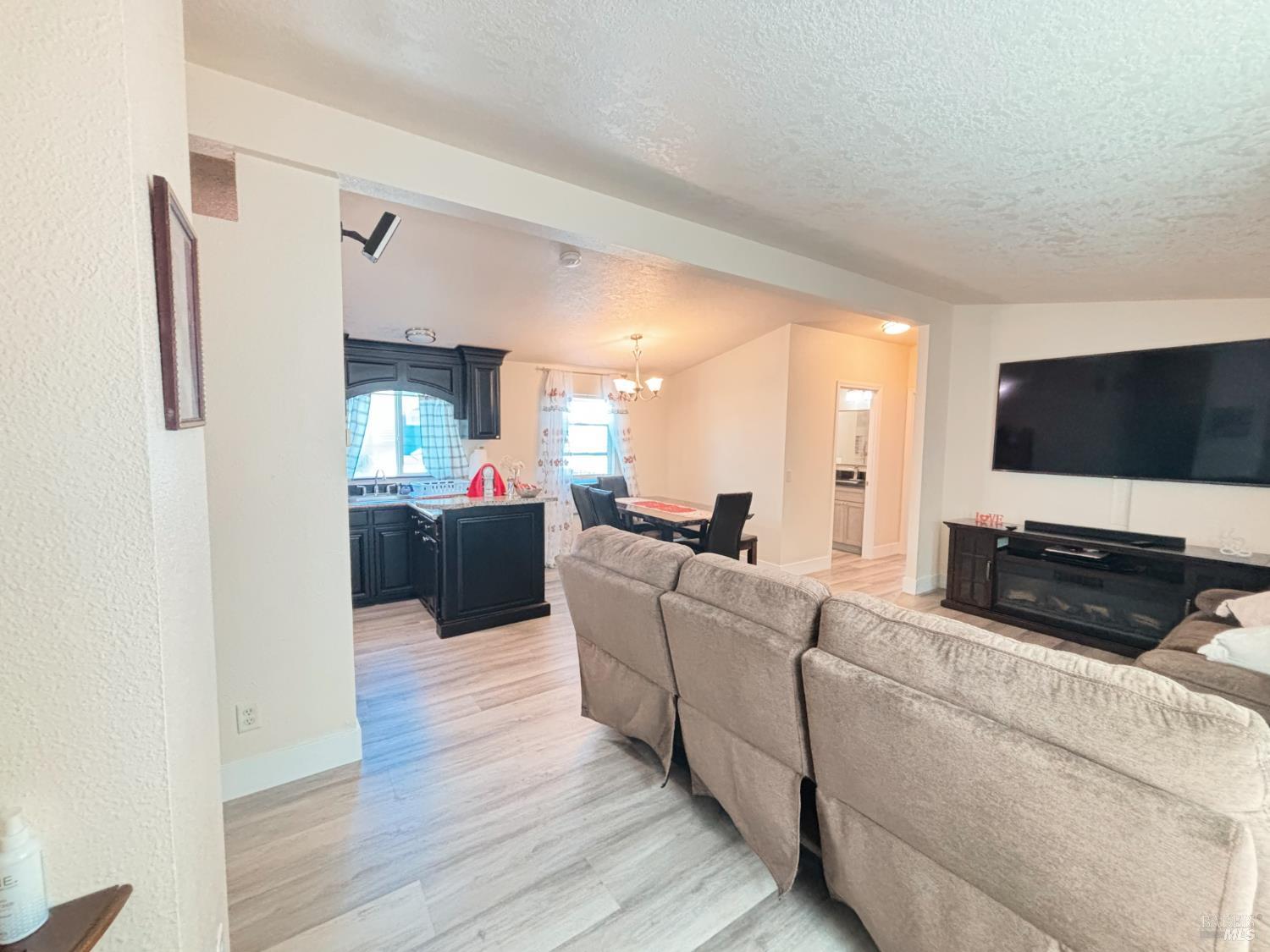 Detail Gallery Image 5 of 18 For 3309 S Santa Rosa Ave 16, Santa Rosa,  CA 95407 - 3 Beds | 2 Baths