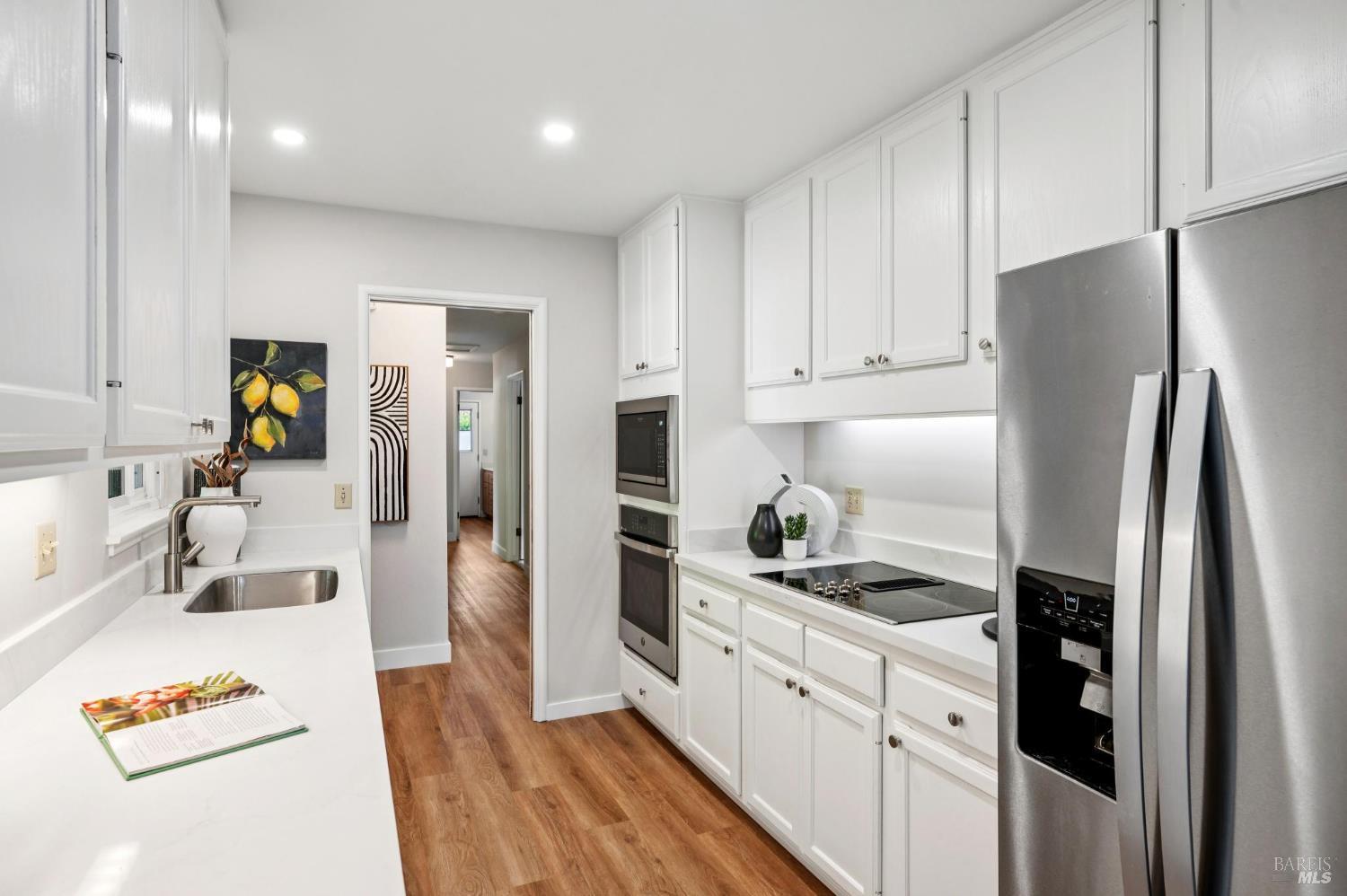 Detail Gallery Image 8 of 23 For 479 Calle De La Mesa Unkn, Novato,  CA 94949 - 4 Beds | 2 Baths