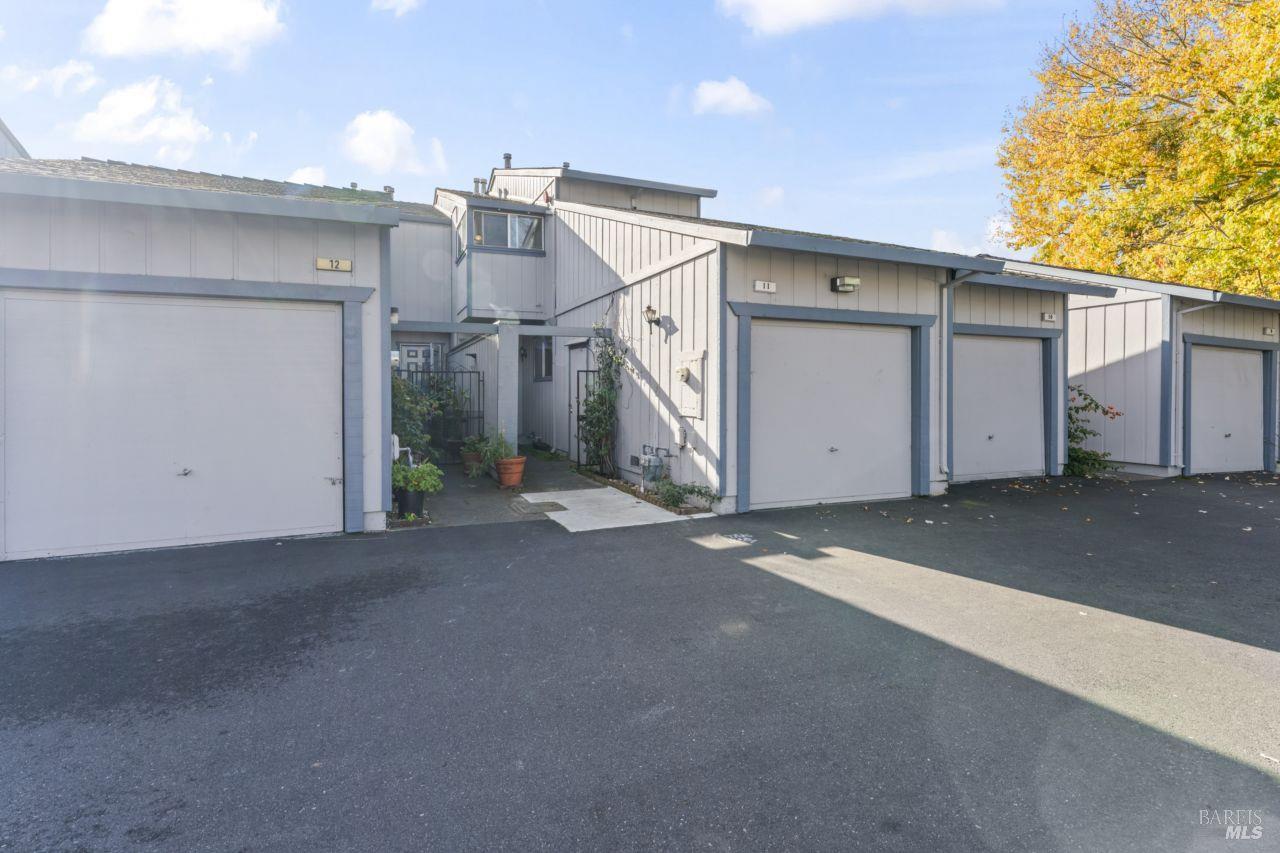 Detail Gallery Image 35 of 37 For 11 Creekwood Cir, Rohnert Park,  CA 94928 - 3 Beds | 2 Baths