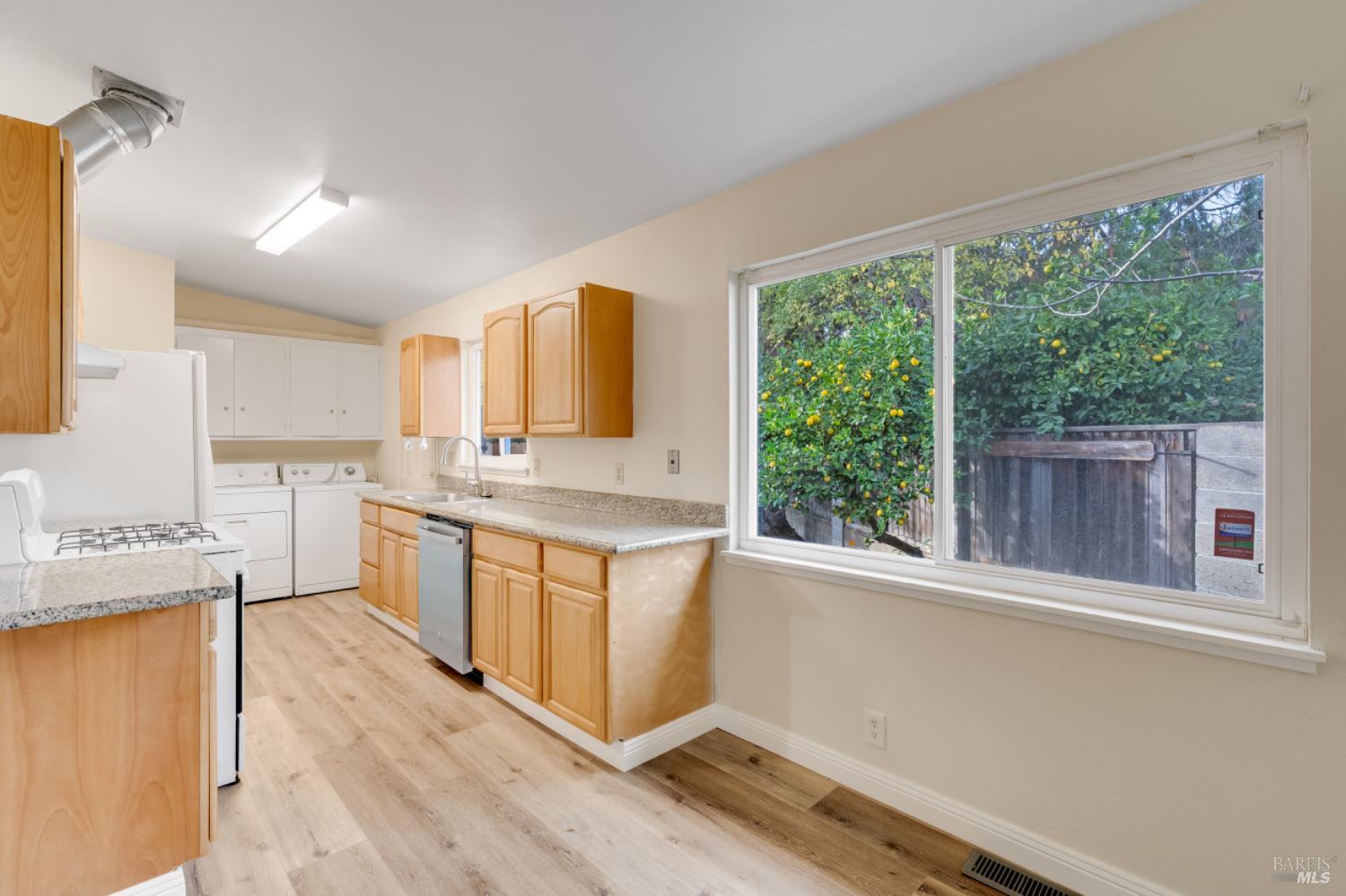 Detail Gallery Image 7 of 34 For 103 Sandalwood Ct, Vallejo,  CA 94591 - 3 Beds | 1 Baths
