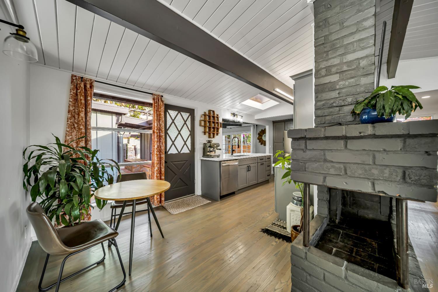 Detail Gallery Image 7 of 47 For 7810 Sanford St, Oakland,  CA 94605 - 3 Beds | 2 Baths