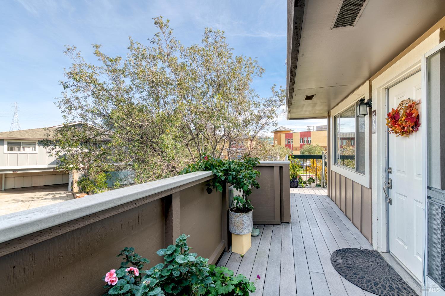 Detail Gallery Image 16 of 21 For 207 Bahia Pl, San Rafael,  CA 94901 - 2 Beds | 1 Baths