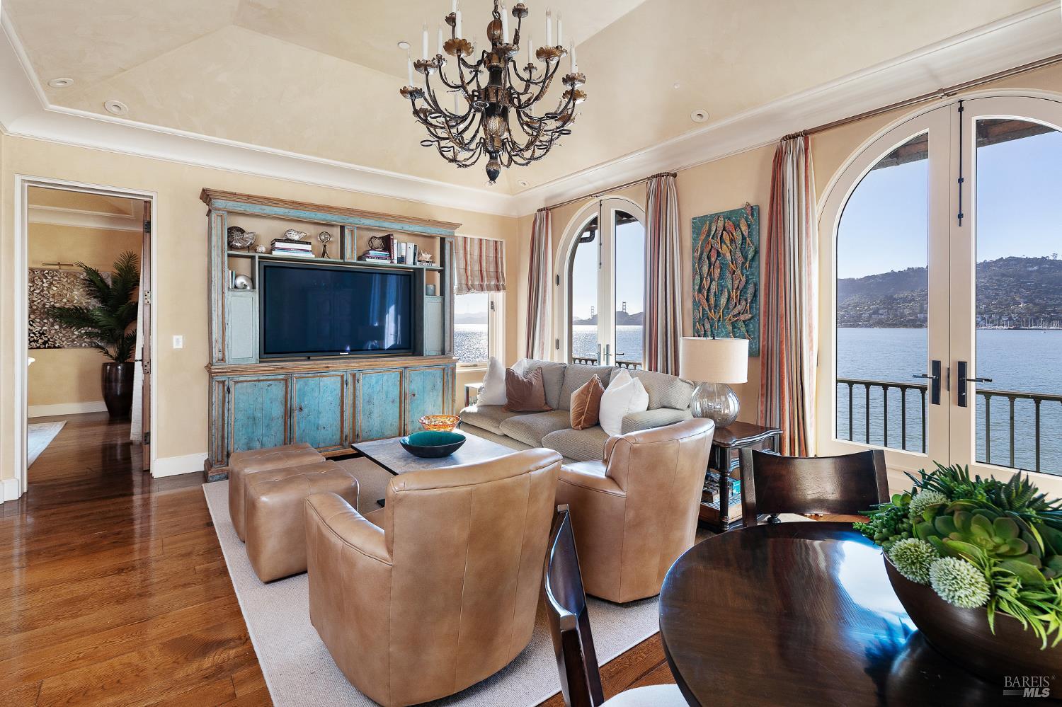 Detail Gallery Image 16 of 75 For 125 Belvedere Ave, Belvedere,  CA 94920 - 5 Beds | 5/5 Baths