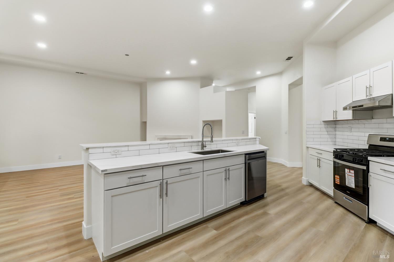 Detail Gallery Image 20 of 66 For 3650 Fullerton Ct, Fairfield,  CA 94533 - 4 Beds | 2/1 Baths