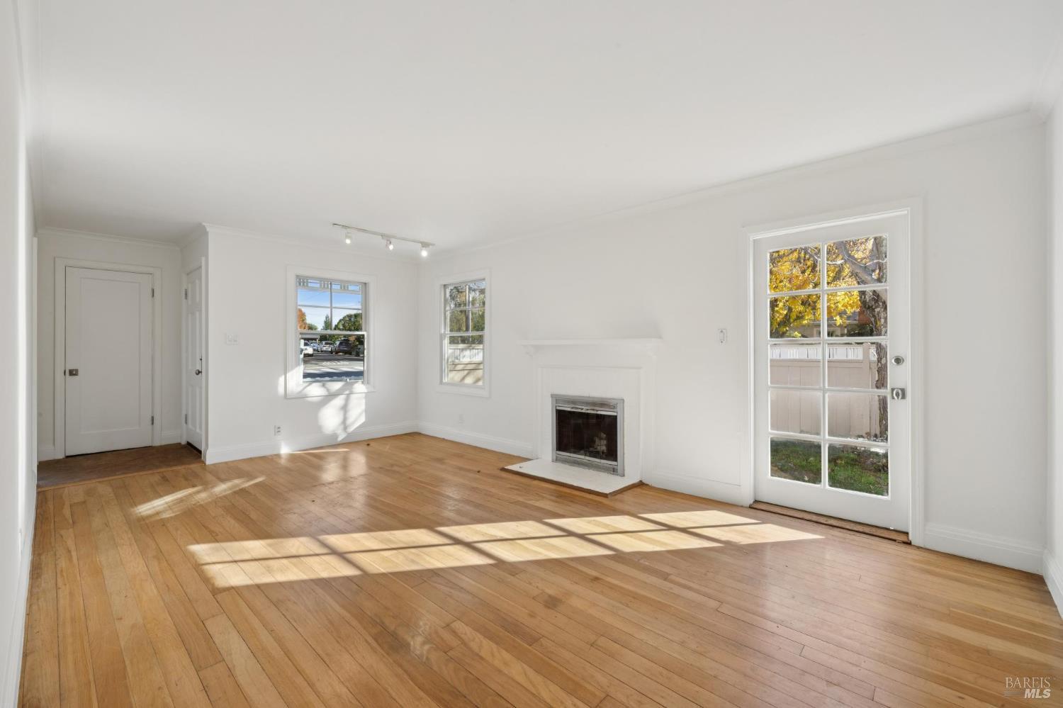 Detail Gallery Image 13 of 50 For 290 Sycamore Ave, Mill Valley,  CA 94941 - 4 Beds | 2 Baths