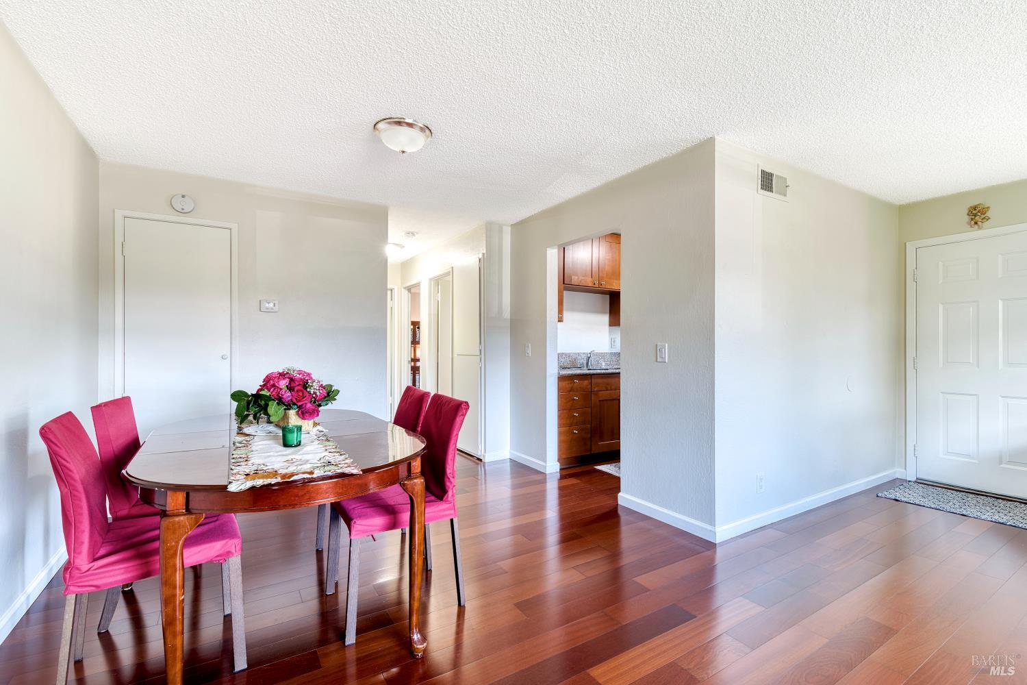 Detail Gallery Image 7 of 21 For 207 Bahia Pl, San Rafael,  CA 94901 - 2 Beds | 1 Baths
