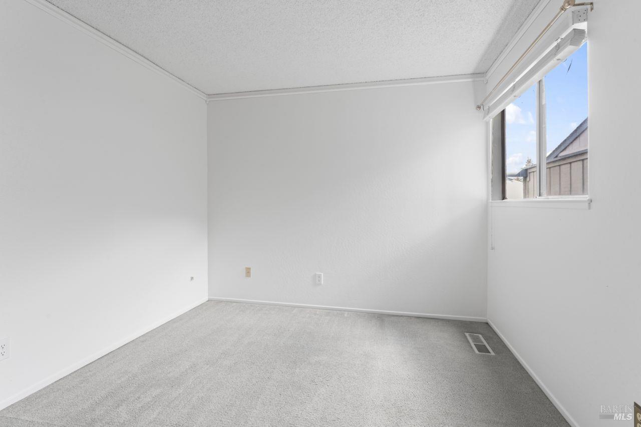 Detail Gallery Image 5 of 37 For 11 Creekwood Cir, Rohnert Park,  CA 94928 - 3 Beds | 2 Baths