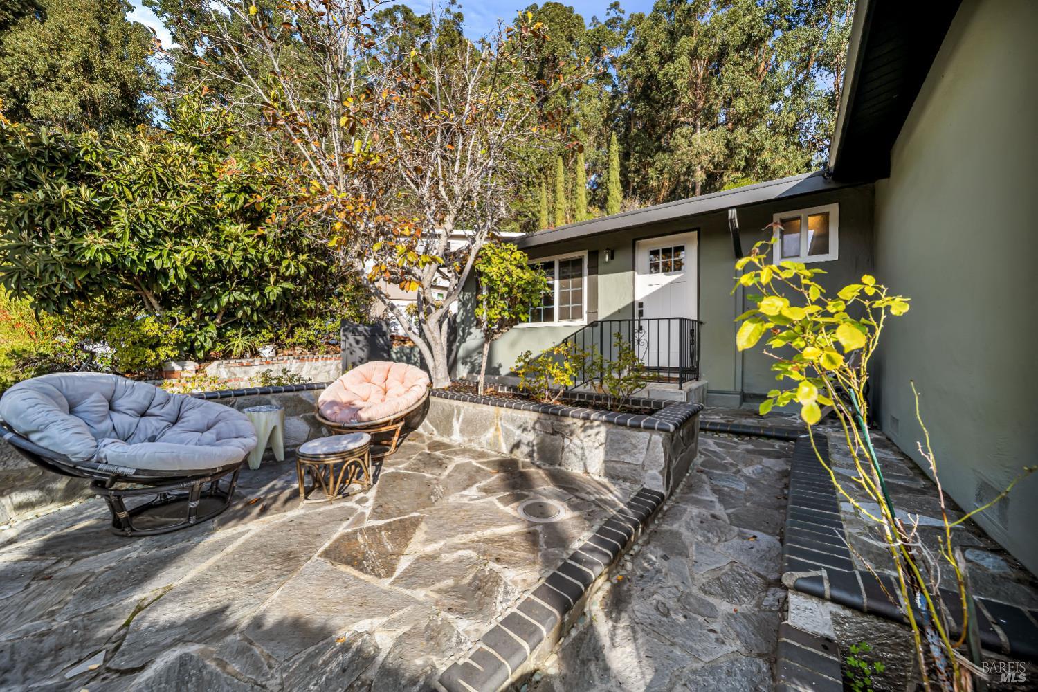 Detail Gallery Image 3 of 47 For 7810 Sanford St, Oakland,  CA 94605 - 3 Beds | 2 Baths