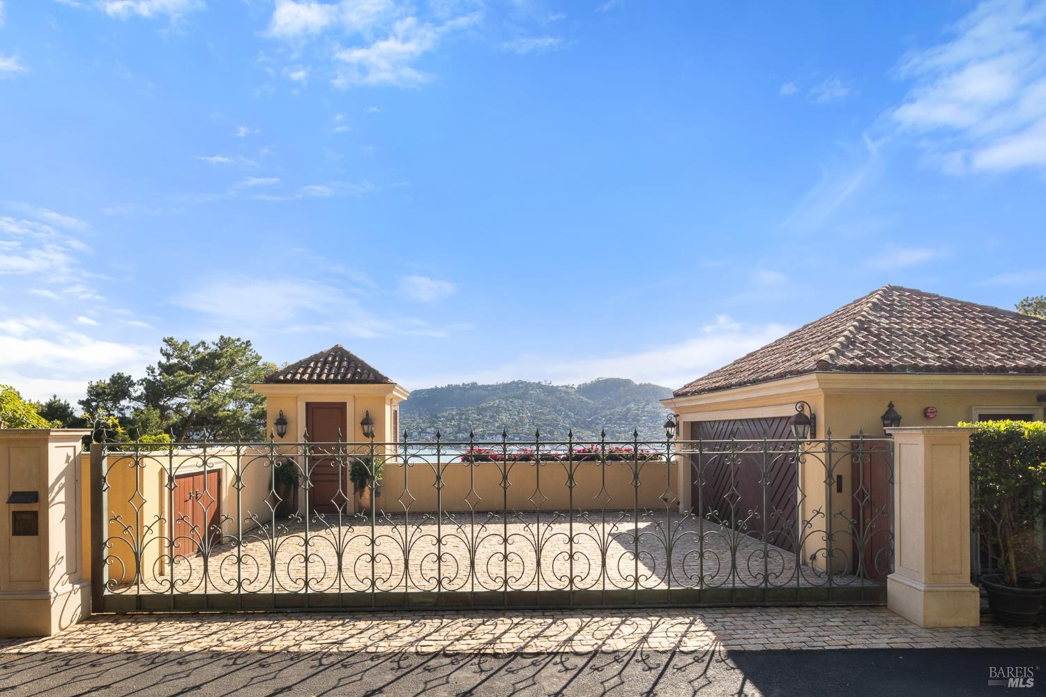 Detail Gallery Image 51 of 75 For 125 Belvedere Ave, Belvedere,  CA 94920 - 5 Beds | 5/5 Baths