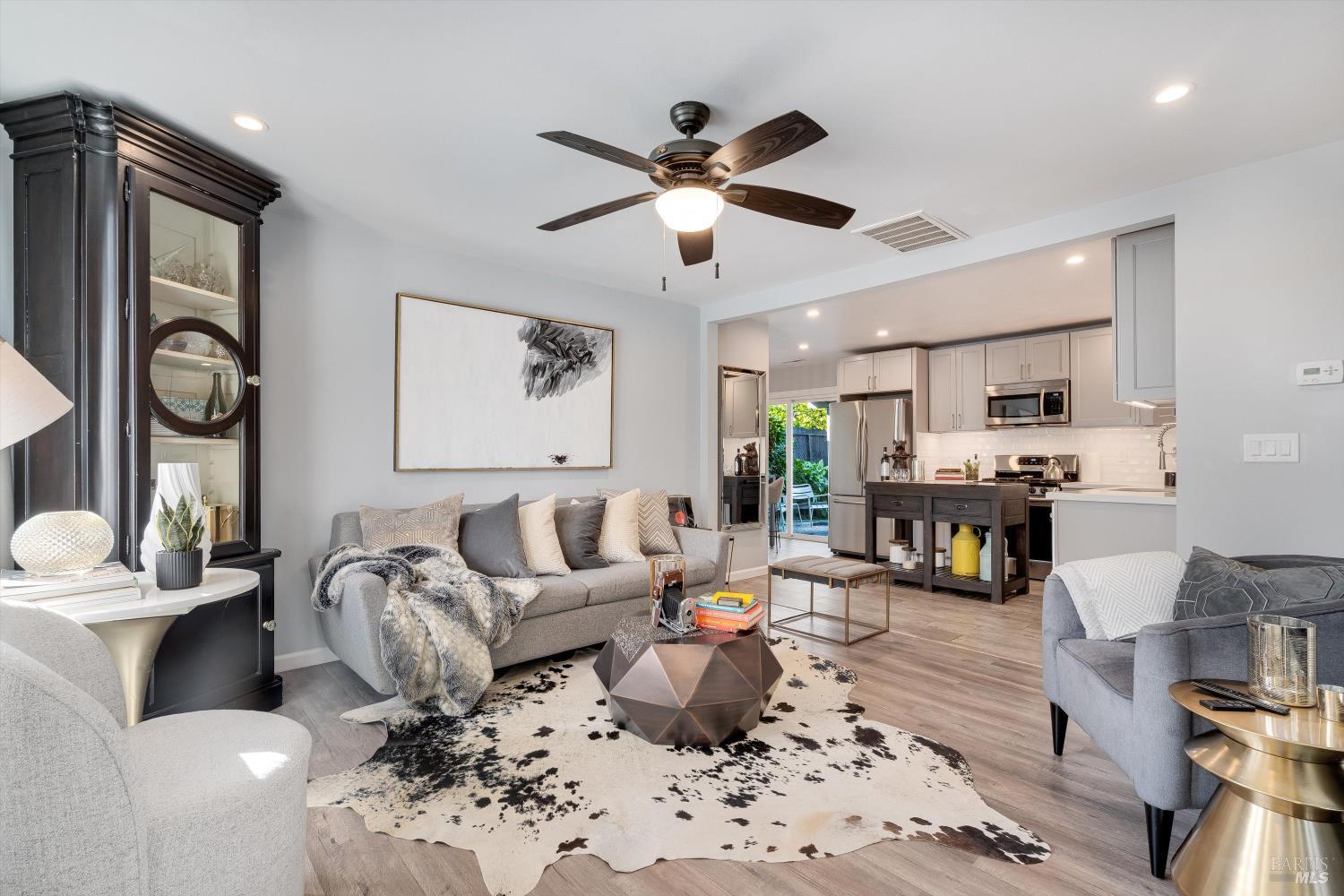 Detail Gallery Image 4 of 34 For 217 S Coombs St, Napa,  CA 94559 - 2 Beds | 1 Baths