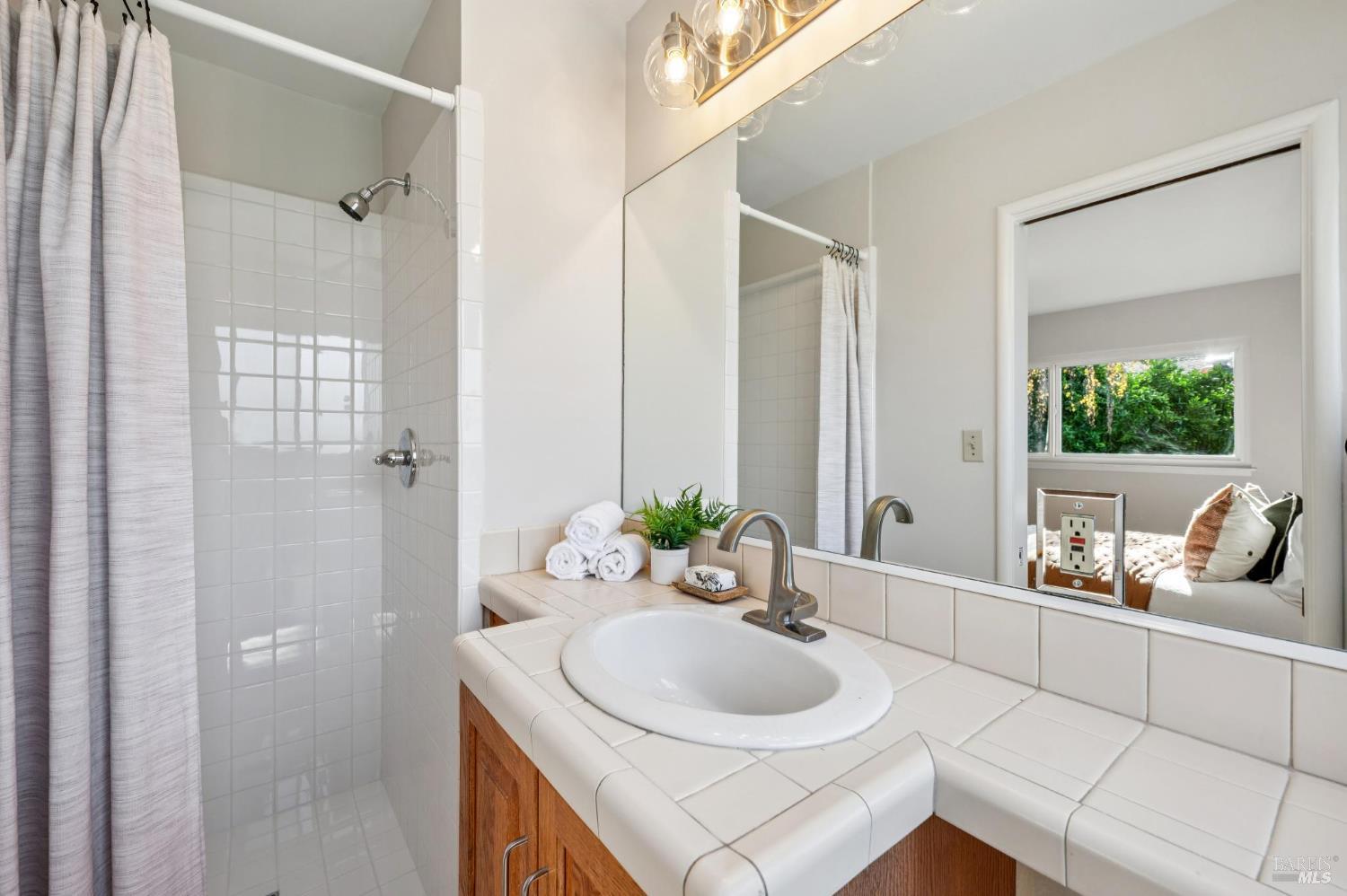 Detail Gallery Image 11 of 23 For 479 Calle De La Mesa Unkn, Novato,  CA 94949 - 4 Beds | 2 Baths