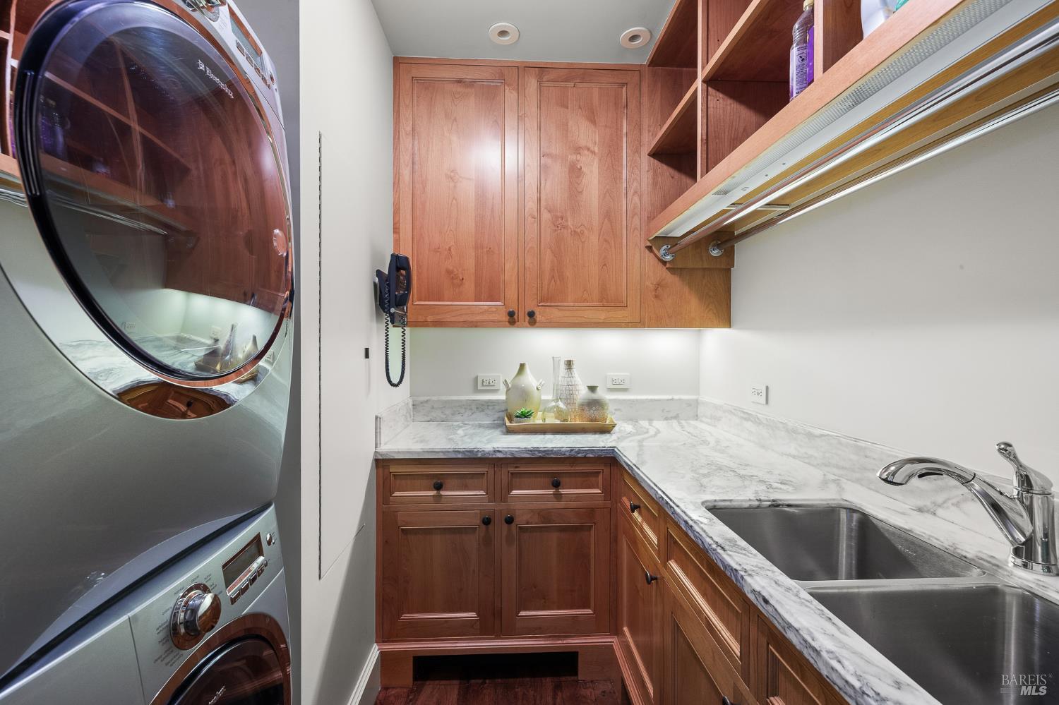 Detail Gallery Image 45 of 75 For 125 Belvedere Ave, Belvedere,  CA 94920 - 5 Beds | 5/5 Baths