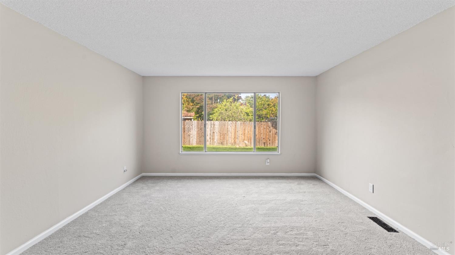 Detail Gallery Image 4 of 37 For 420 Mckenzie Dr, Dixon,  CA 95620 - 3 Beds | 2 Baths