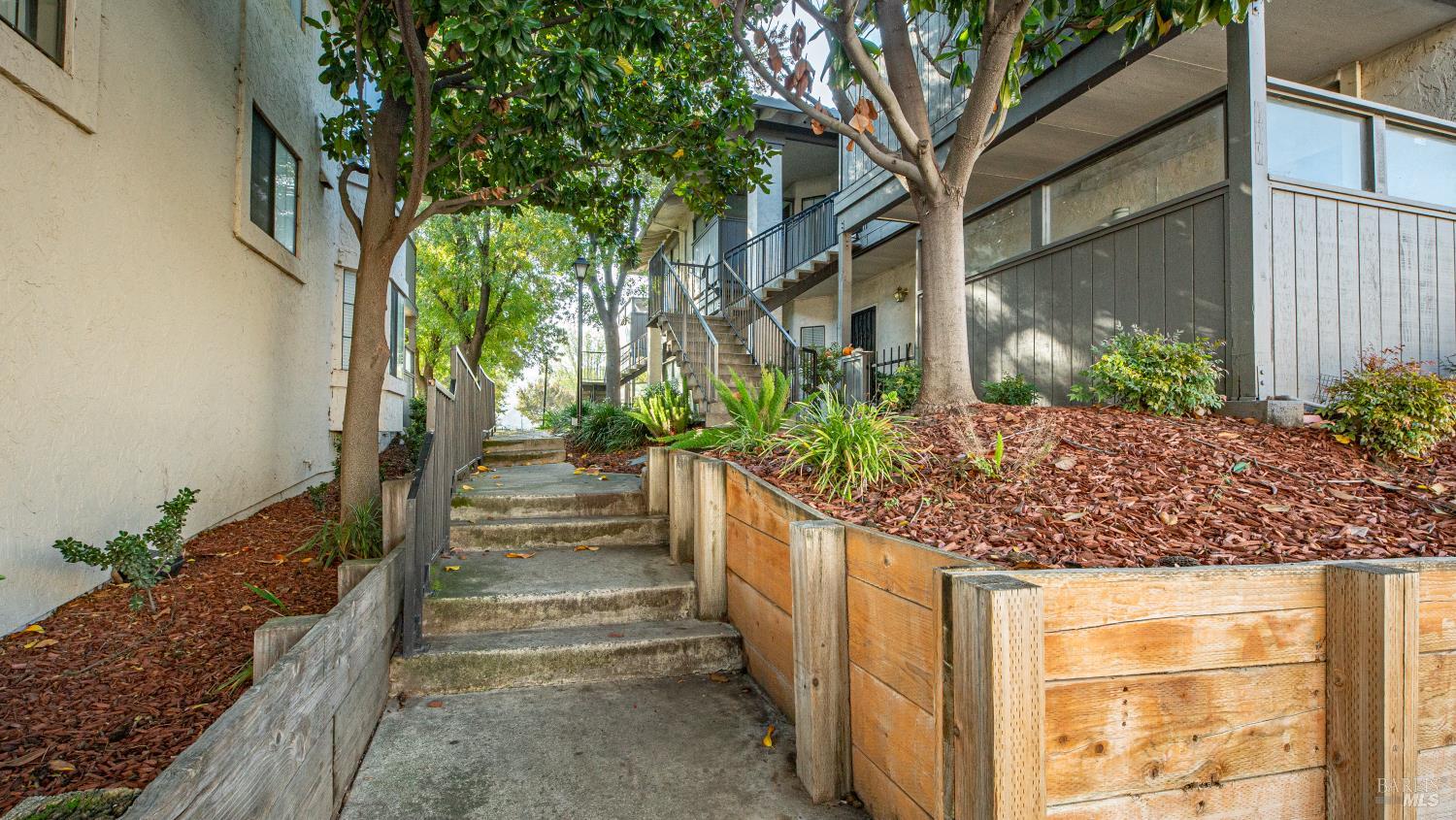 Detail Gallery Image 2 of 26 For 397 Kenbrook Cir, San Jose,  CA 95111 - 2 Beds | 2 Baths