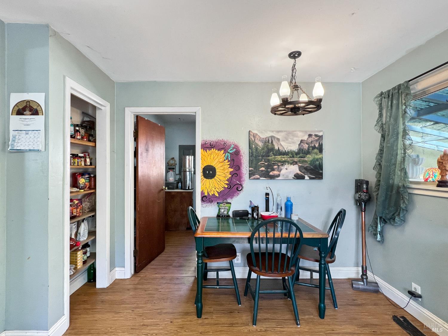 Detail Gallery Image 5 of 11 For 8600 Cave Creek Rd, Redwood Valley,  CA 95470 - 3 Beds | 2 Baths