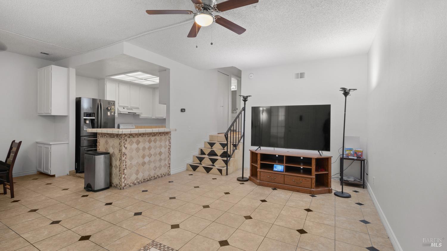 Detail Gallery Image 5 of 26 For 397 Kenbrook Cir, San Jose,  CA 95111 - 2 Beds | 2 Baths